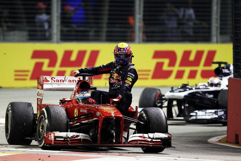Mark Webber hitches a ride from Fernando Alonso